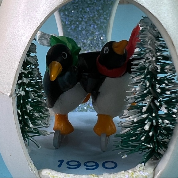 Hallmark Keepsake Ornament Winter Surprise Handcrafted & Dated 1990 QX444-3 - Picture 6 of 13